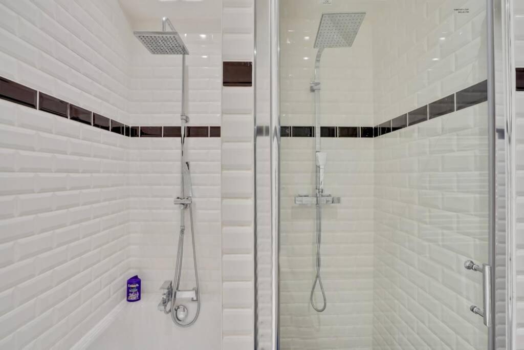 Suite Luxury Republique Paris Exterior photo